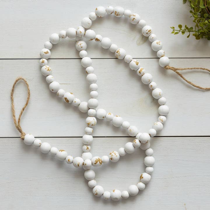 Witte boerderijkralen met noodlijdende print (PC) voor wholesale door Audrey's Home & Gift