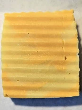 Pain de savon « Essential Orange » pour la vente par Brookberry Soaps & Co. LLC