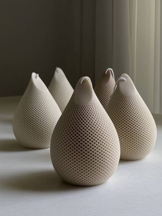 Bougie en forme de larme pour la vente par LUX + OLIVE