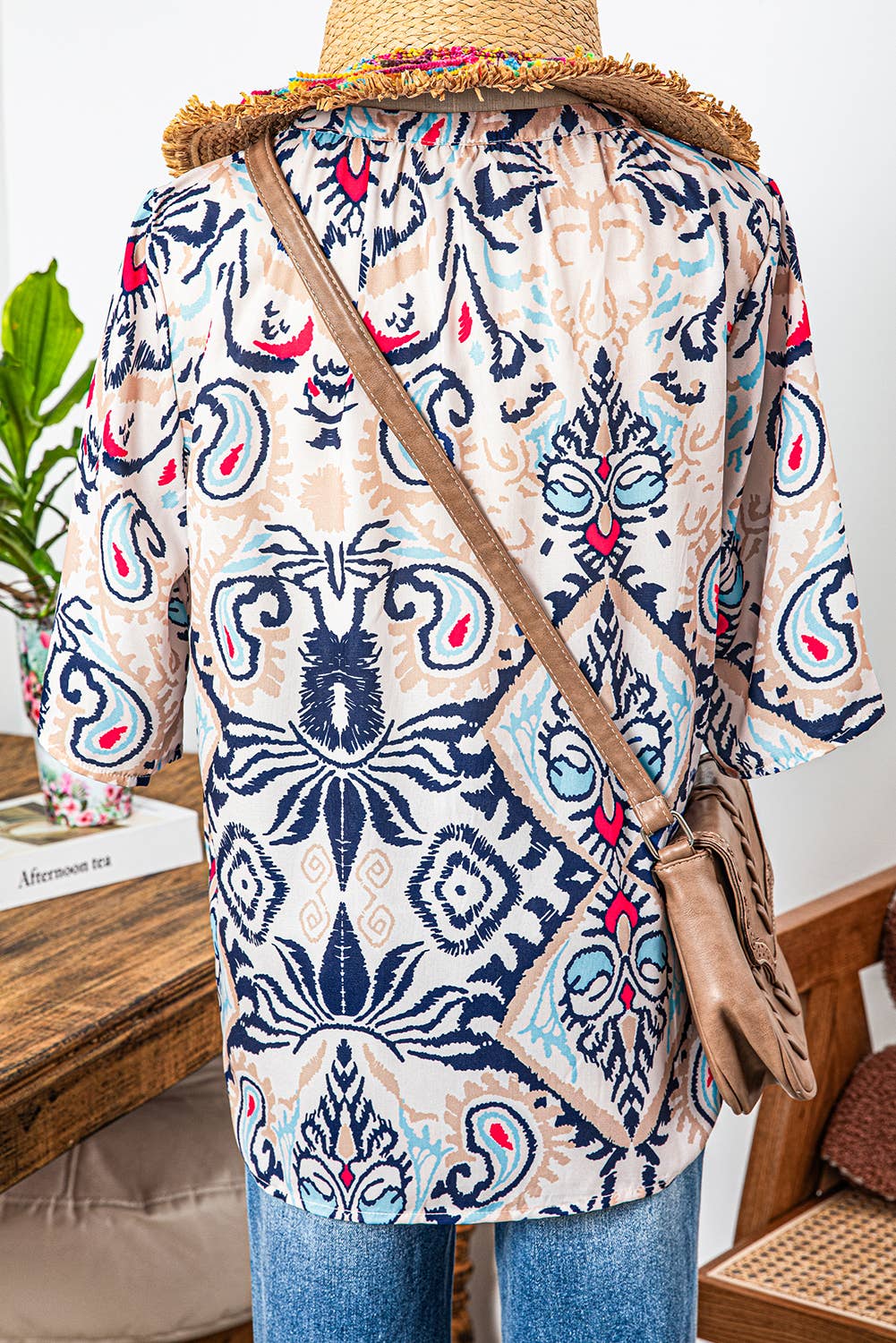 COMME INDIQUÉ Blouse à manches demi-fendues à encoche abstraite de style bohème de la marque Fashion-W en vente sur Faire2