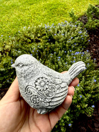 Backyard Stone Art - Wholesale Versiering/decoratie voor buiten - Betonnen Vogel met Mooie Bloemen aan de Zijkant, Beeld, Beeldje1