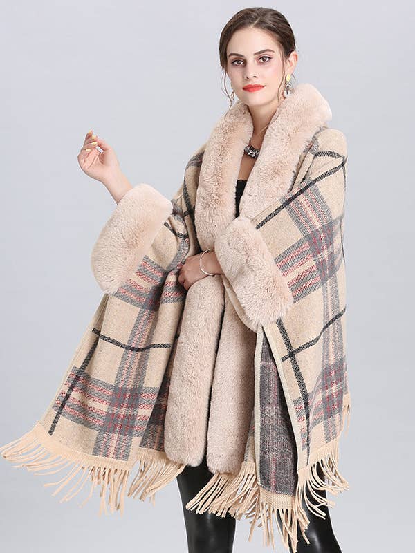 Capa com Capuz e Gola de Pelo em Xadrez por atacado de Ole