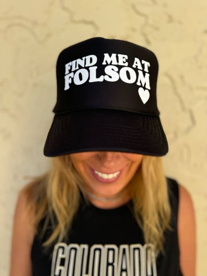Vind me bij Folsom - Black Trucker voor wholesale door Arnie + Ollie