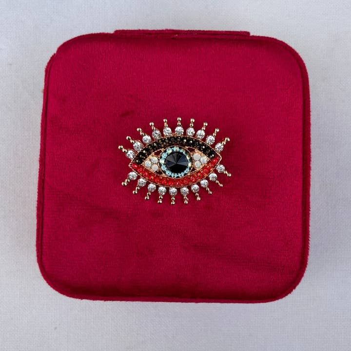 Velvet Amulet – Red jewelry holder with removable brooch for wholesale by DUESTELLE ITALIA SRLS