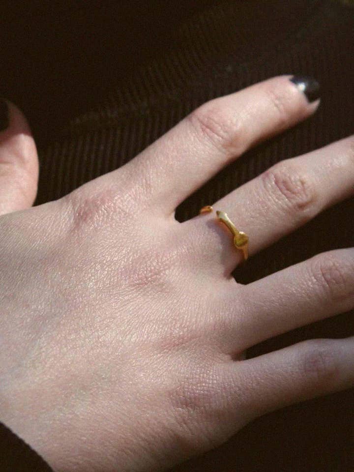 Nomad Arrow Dot Ring - Guldpläterad för wholesale av Nomad Avenue