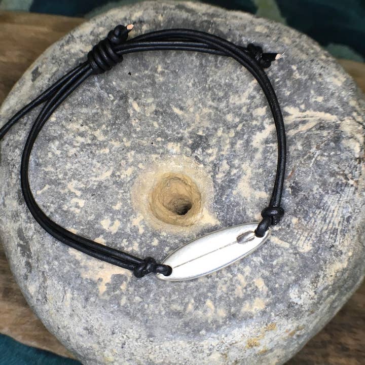 Vriendschapsarmband - Surfplank voor wholesale door Jackie Gallagher Designs - Handmade Coastal Jewelry