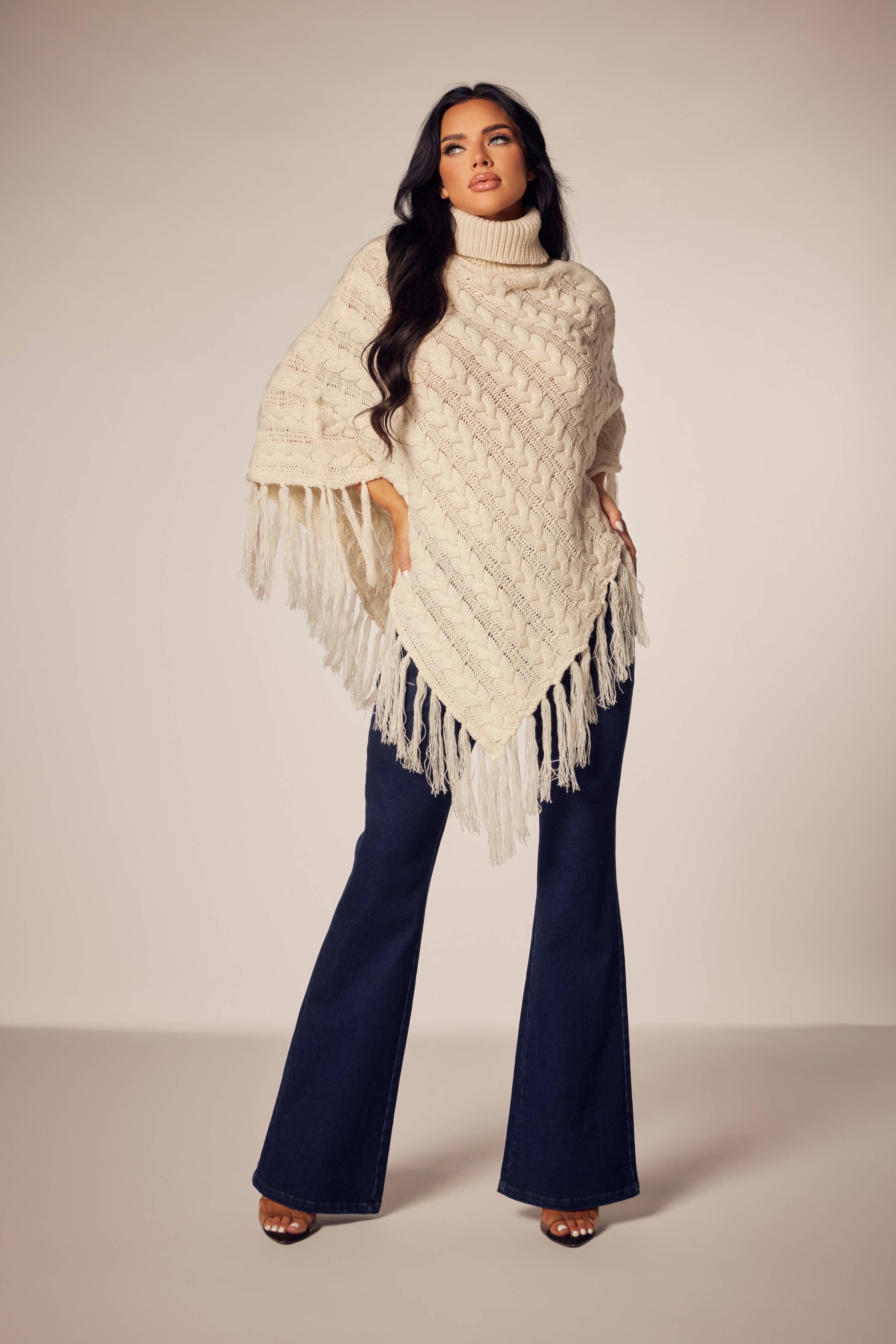 Elfenbein Langer Strickponcho mit Fransen für den Herbst für den Großhandel auf Faire1