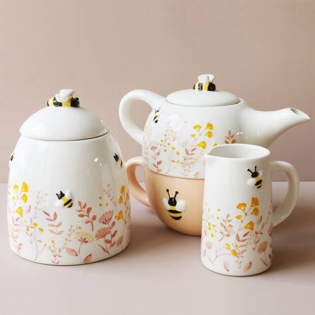 Lisa Angel – wholesale Tea set – Floral Ceramic Teapot and Mug Set