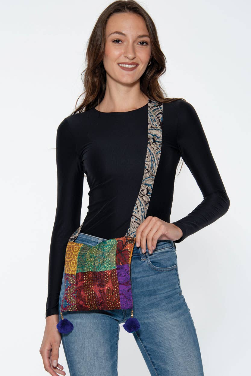 Sevya Handmade – wholesale Axelväska - Dam – Silkesväska Kantha med pom pom-detaljer6