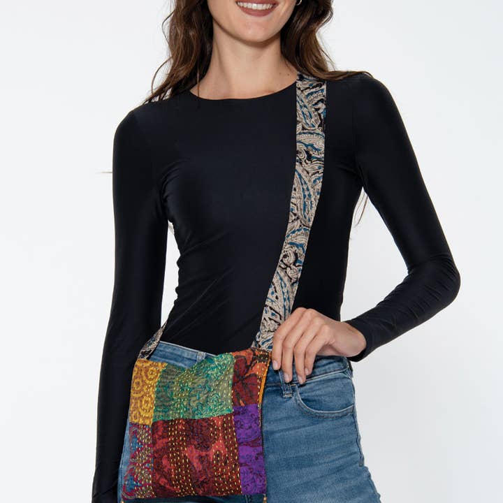 Sevya Handmade – wholesale Axelväska - Dam – Silkesväska Kantha med pom pom-detaljer6