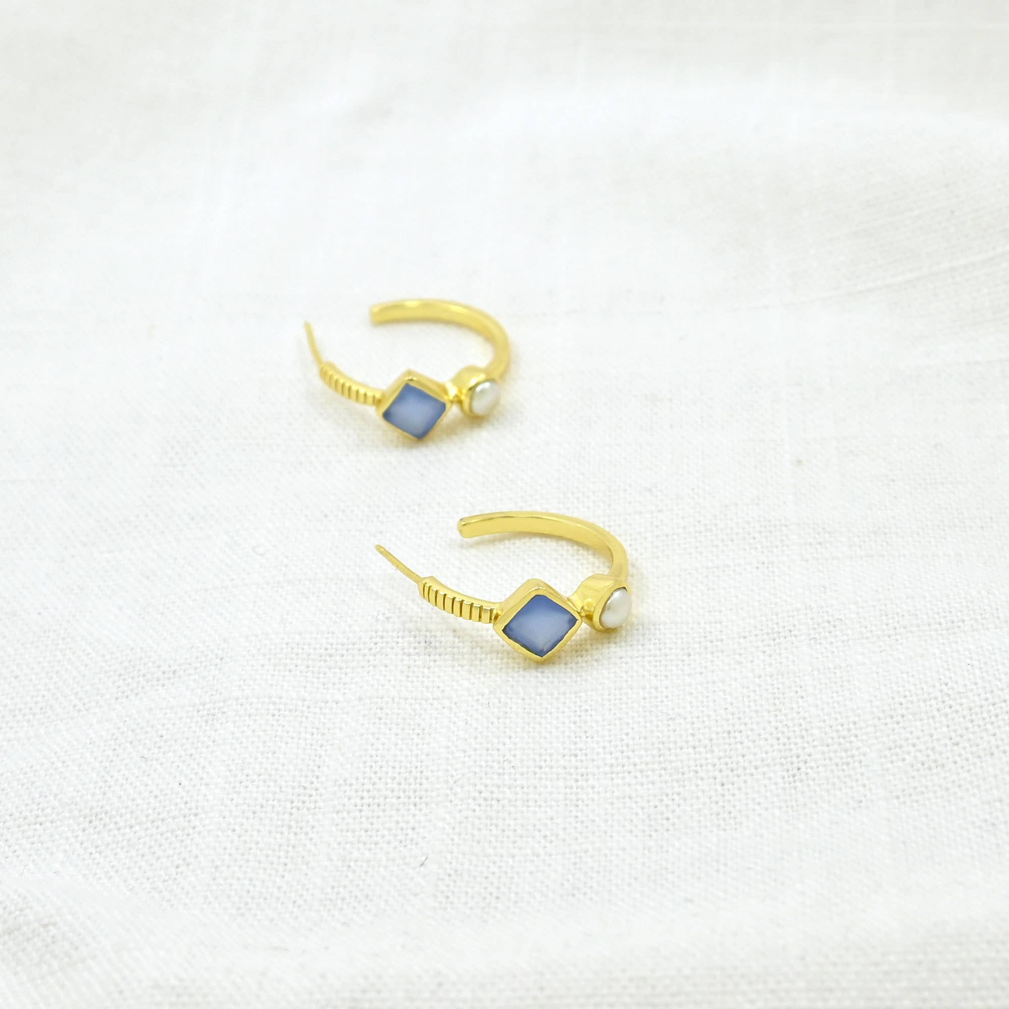 Schmuckoo Berlin - Wholesale Hoop Earrings - Freya Hoop Earrings Gold - Pearl & Blue Chalcedony1
