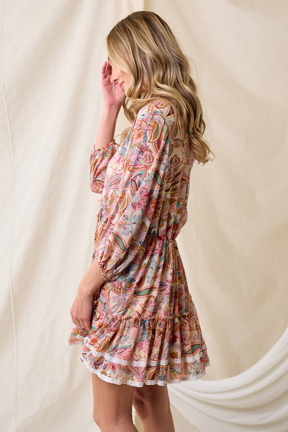 Saints & Hearts – Vestido - Mulher por atacado – Vestido em camadas estilo western com estampa floral e paisley3