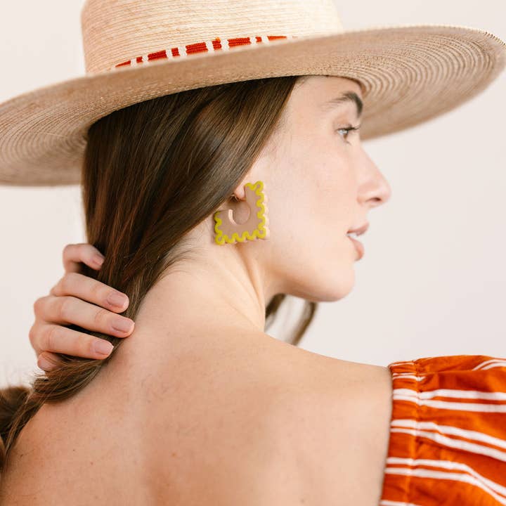 Sunshine Tienda - Wholesale Dangle Earrings - Strawberry Horchata Earrings