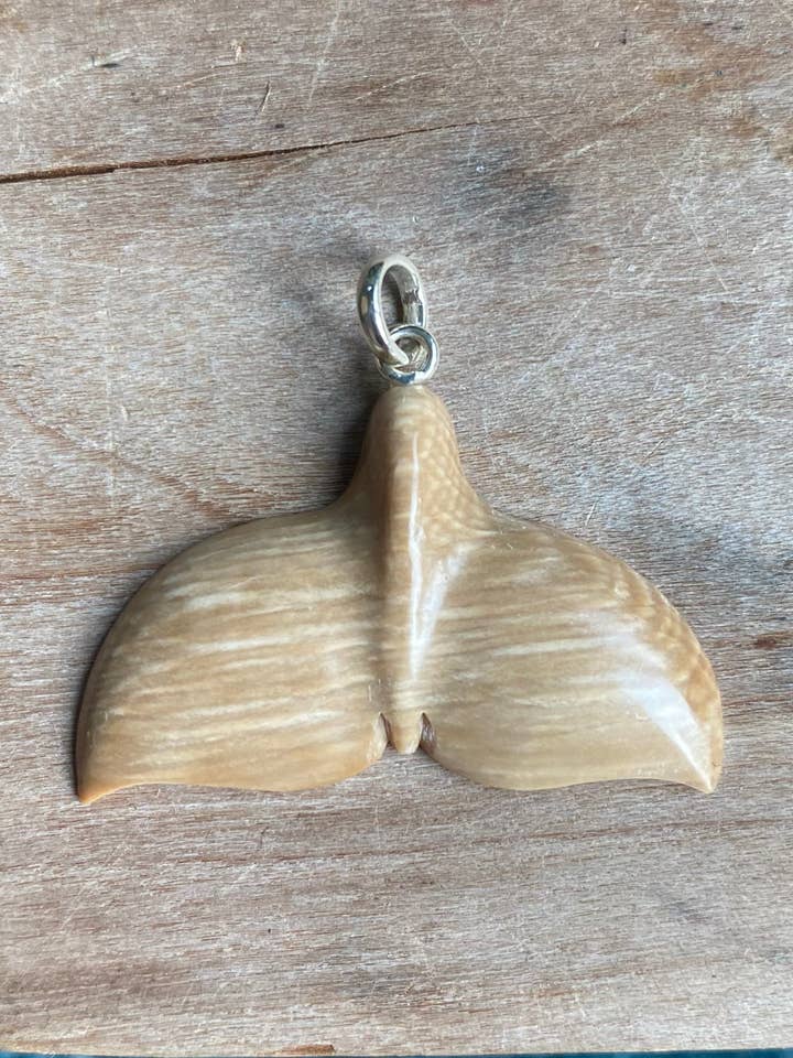 Pendentif Queue de Baleine - Attache en Argent Sterling Plaqué Rhodium pour la vente par Ivory Jacks