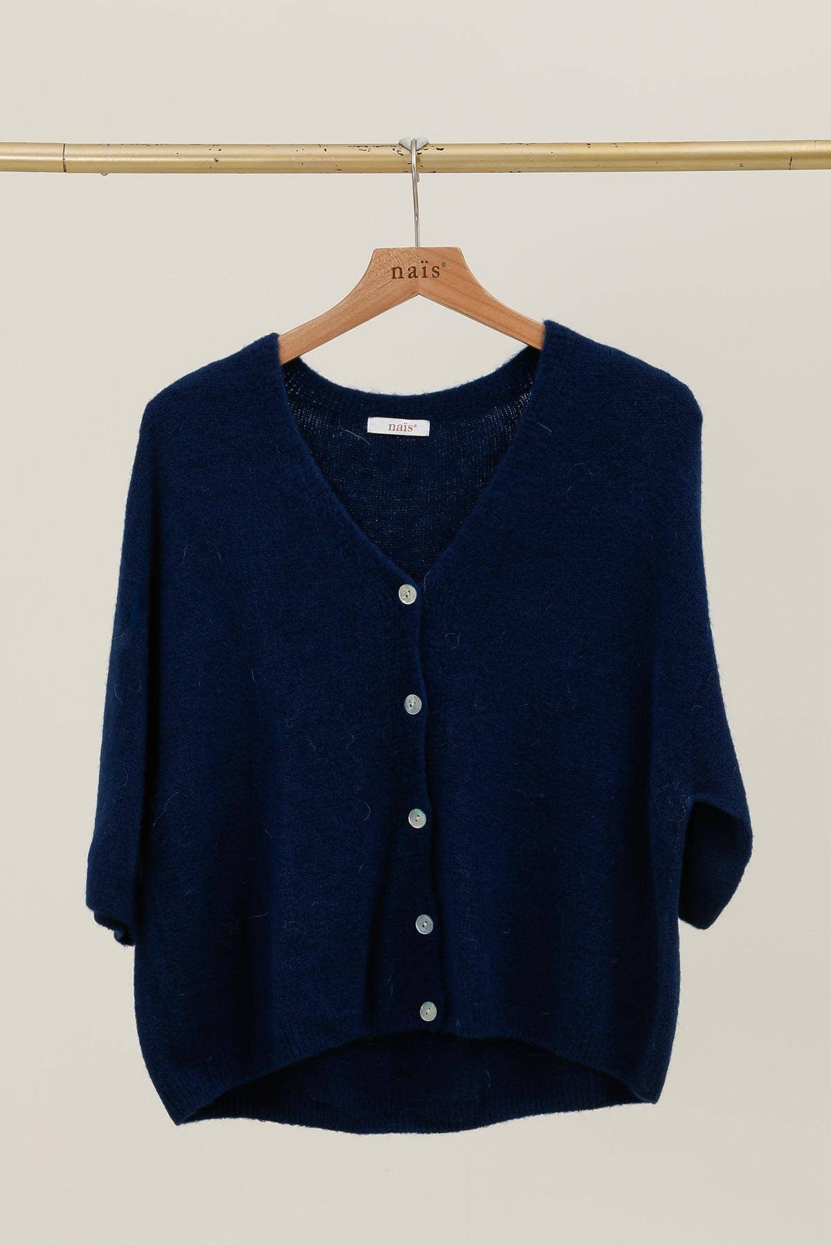 NAÏS PARIS - Wholesale Cardigan - Dames - V-hals cardigan met knopen en 3/4 mouwen van alpaca en wol3