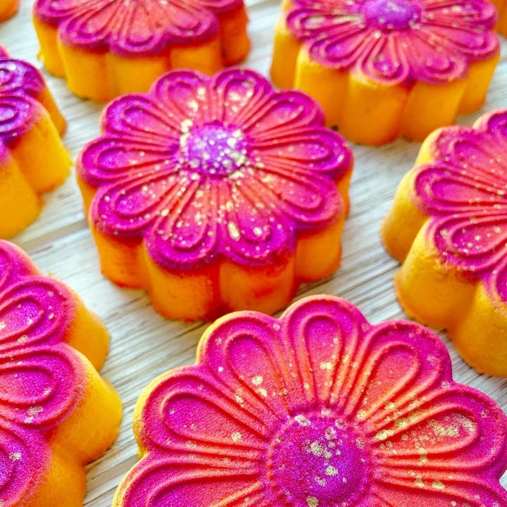 Bloom bath bomb for wholesale by Fizz Soakery
