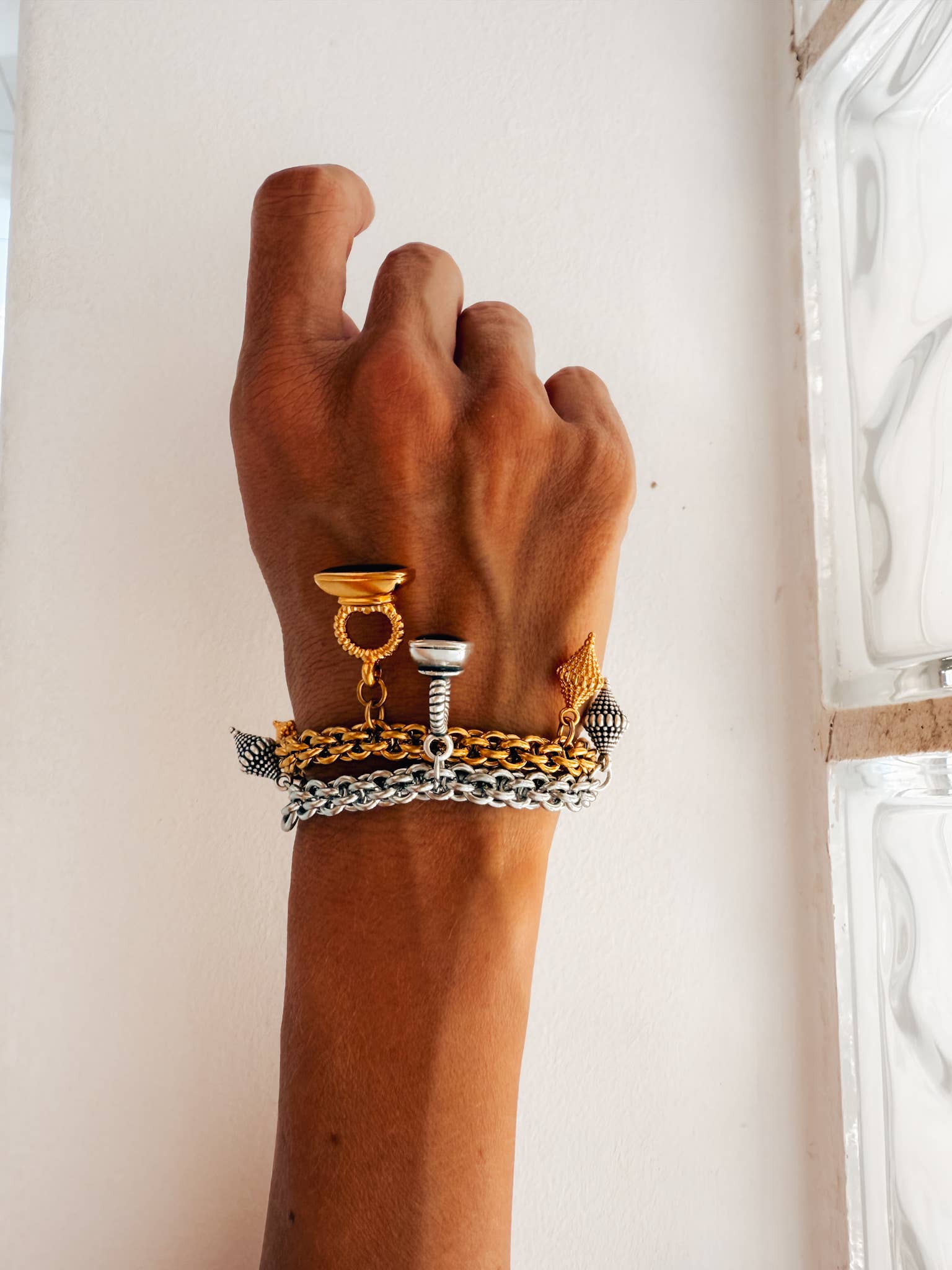 Goupi - Wholesale Charm/Dangle Bracelet - Vintage Charms Chunky Bracelet in silver and gold3