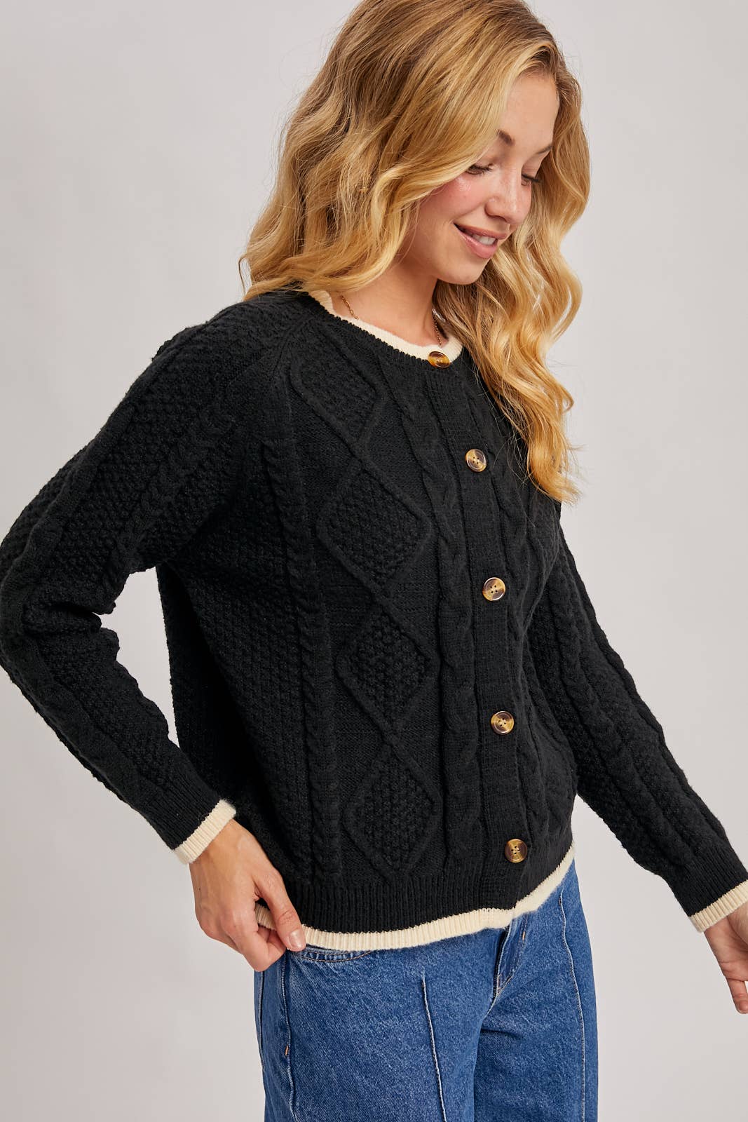 Bluivy - Vendita all'ingrosso Cardigan - Donna - CARDIGAN IN MAGLIA A TRECCE BUTTON DOWN17