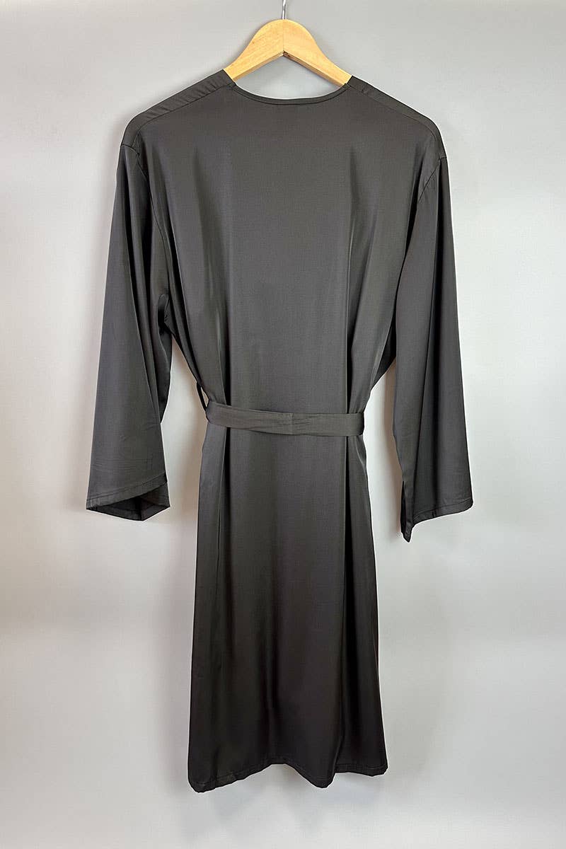 Assortito Set pigiama camicia da notte e accappatoio in seta imitazione in vendita all'ingrosso su Faire8