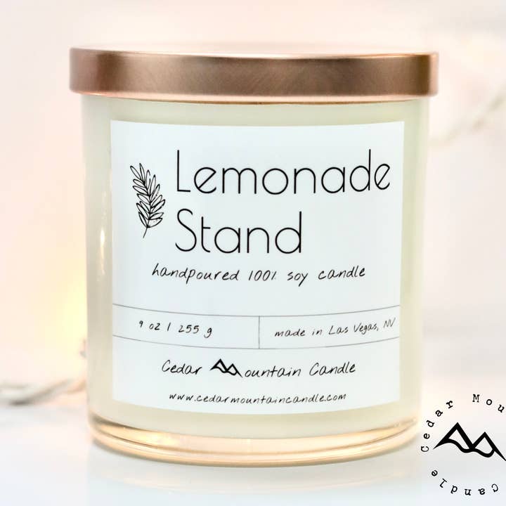 Lemonad Stand Farmhouse Soy Candle för wholesale av Cedar Mountain Candle