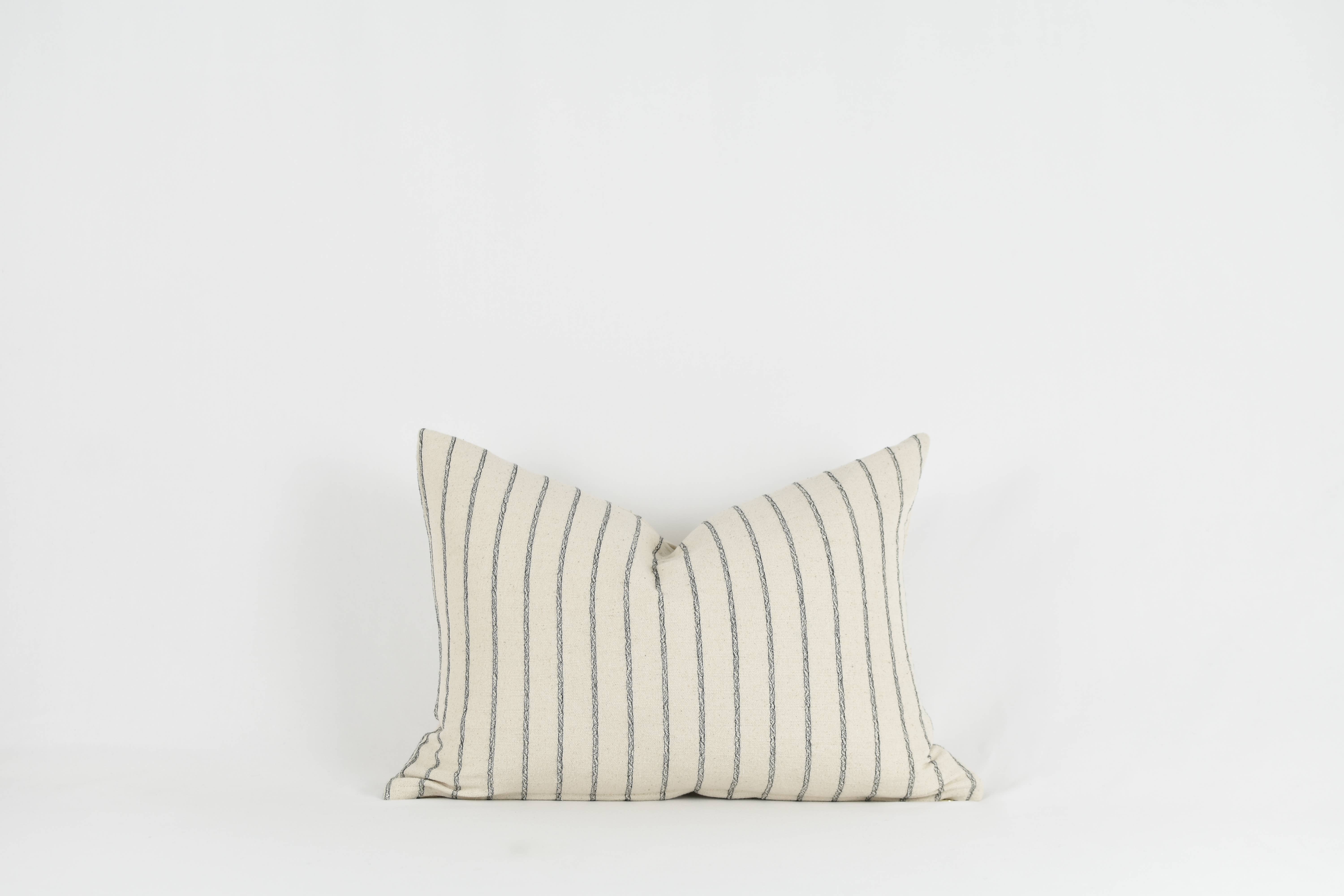 Xasmin Interiors LLC - Venta al por mayor Funda de cojín - Tonelero1