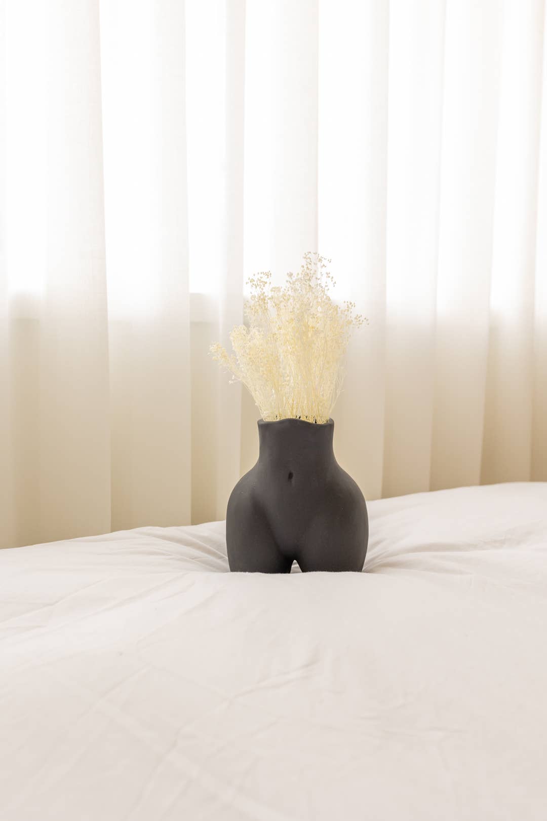 OITO Atelier – Großhandel Vasen – Nude Mini Vase aus Keramik3