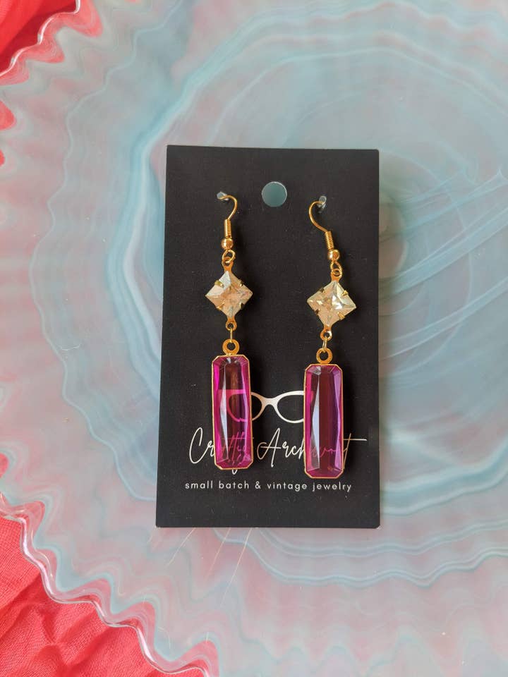 Elegantes Brincos Vintage de Acrílico Rosa e Vidro Transparente por atacado de Crafty Archivist