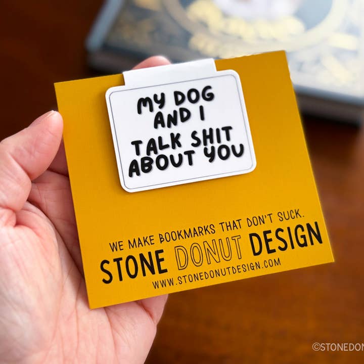 Min hund og jeg taler lort om dig magnetisk bogmærke for engroshandel hos Stone Donut Design, LLC