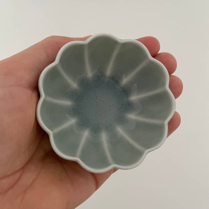 fort & field - Wholesale Decorative Plate/Dish/Bowl - 3" small ceramic pastel chrysanthemum shape Japanese dishes10