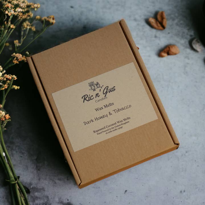 Cera Botânica Perfumada de Mel Escuro & Tabaco por atacado de Ric n'Gus Candles