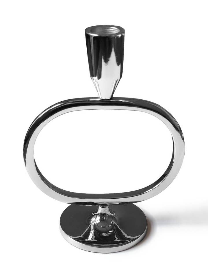 Candeliere Singolo in Metallo Colore Argento per la vendita all'ingrosso da parte di Chappal