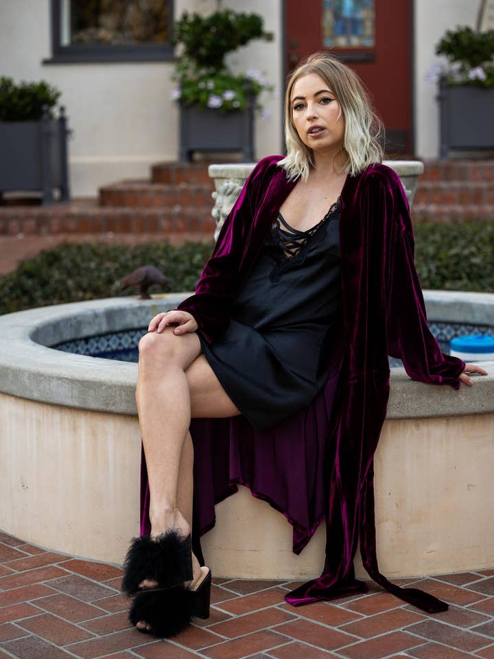 Jennafer Grace - Wholesale Kimono - Dames - Plumberry Silk Velvet Koi Kimono2