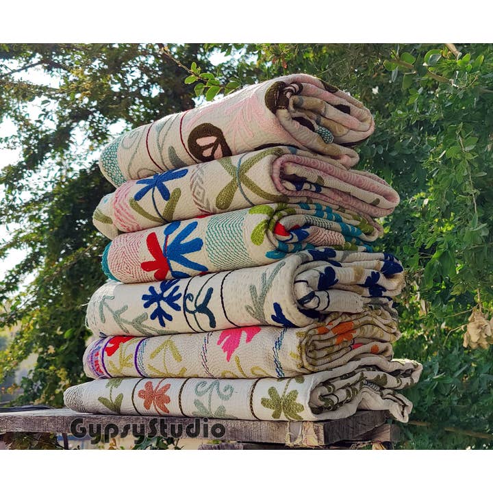 Bhawana Handicrafts - Wholesale Quilt - 5 Piece Lot, White Suzani Bed Spread Tapestry Colorful Quilt6