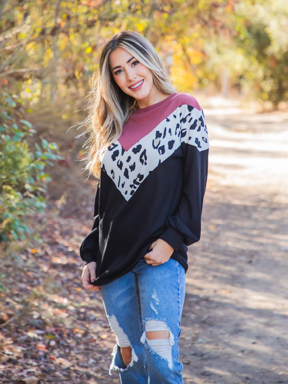 Tickled Teal - Vendita all'ingrosso Felpa - Donna - Top ovale con stampa animalier con dettaglio a V1