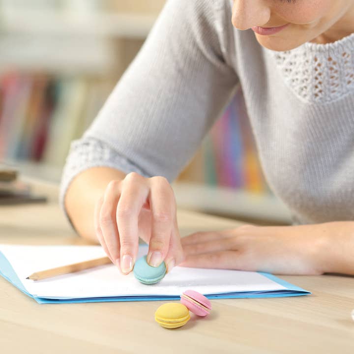 Fred & Friends - Wholesale Eraser - Sweet Mistakes - Macaron Erasers2