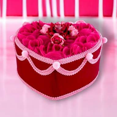 Caja de Corazón Rosa Aterciopelado de 8" de Cupido para San Valentín para venta al por mayor de Dunn Deals