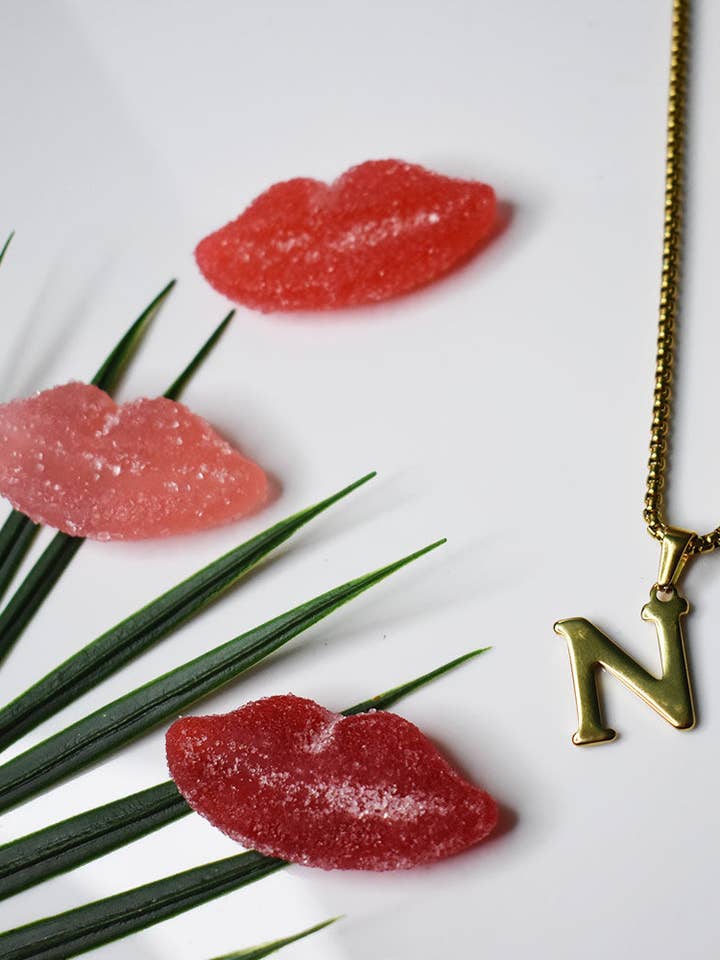 Colar com pingente inicial de letra plana N por atacado de Feline Jewelry Studio Universe