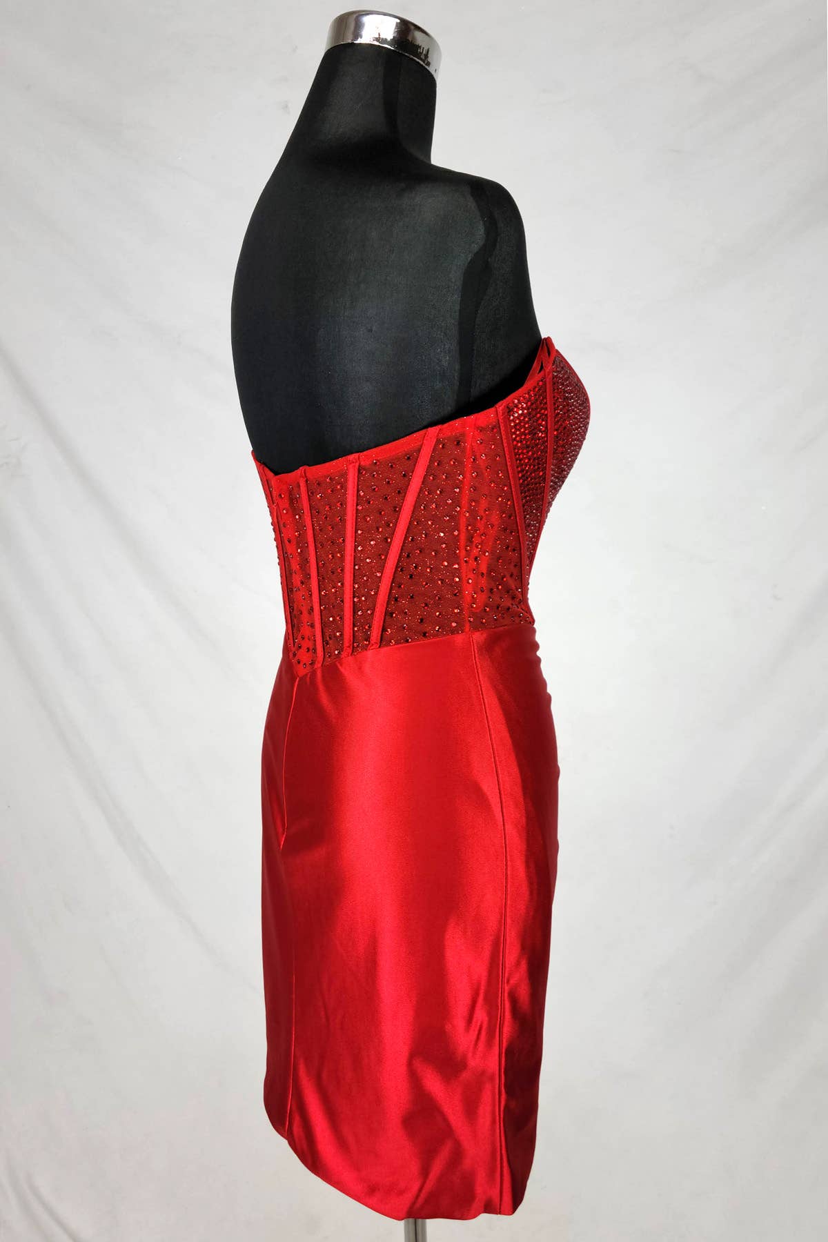 Chicas – wholesale Klänning - Dam – Kort miniklänning med juvelprydd korsett och satinkjol C37514