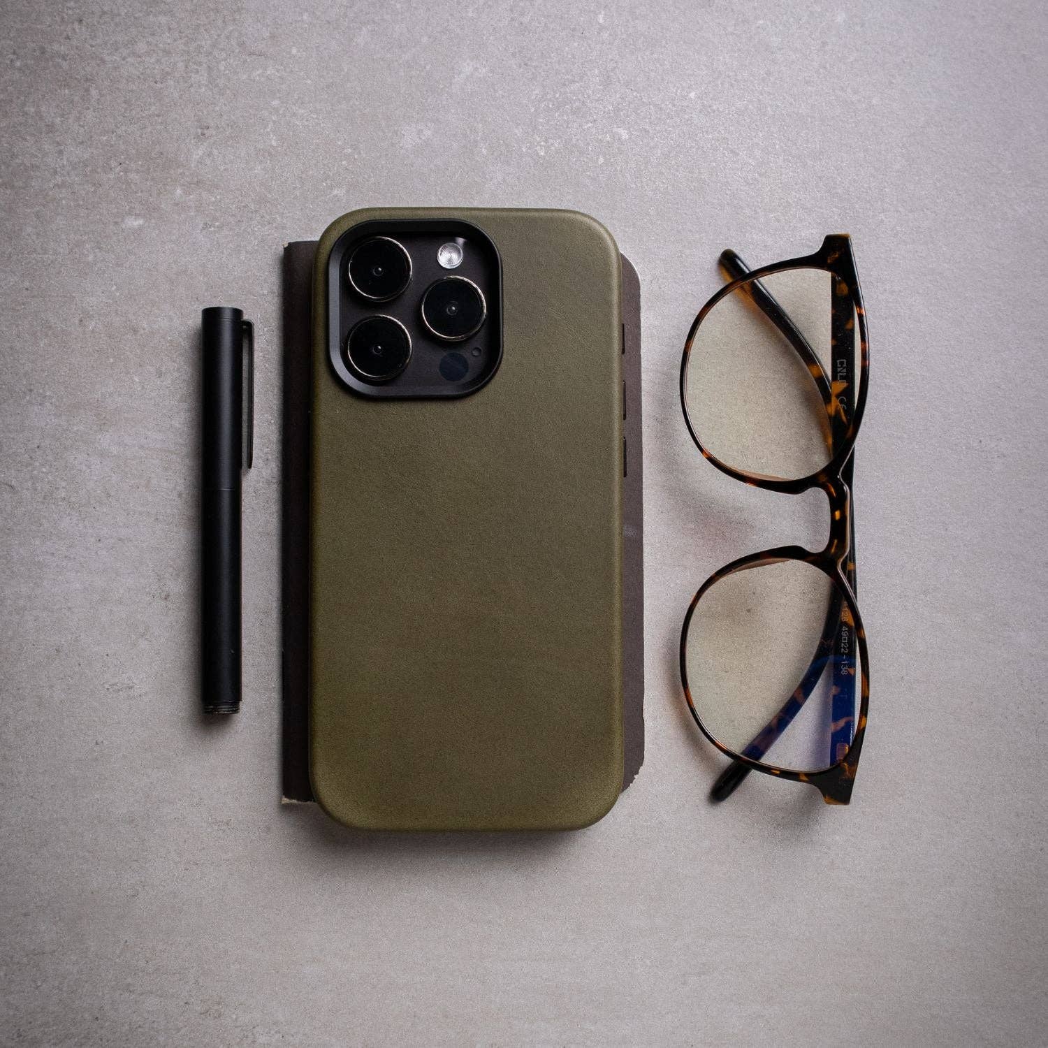 Andar - Wholesale Phone Case - Unisex - The Aspen Full Grain Leather iPhone Phone Case with MagSafe130