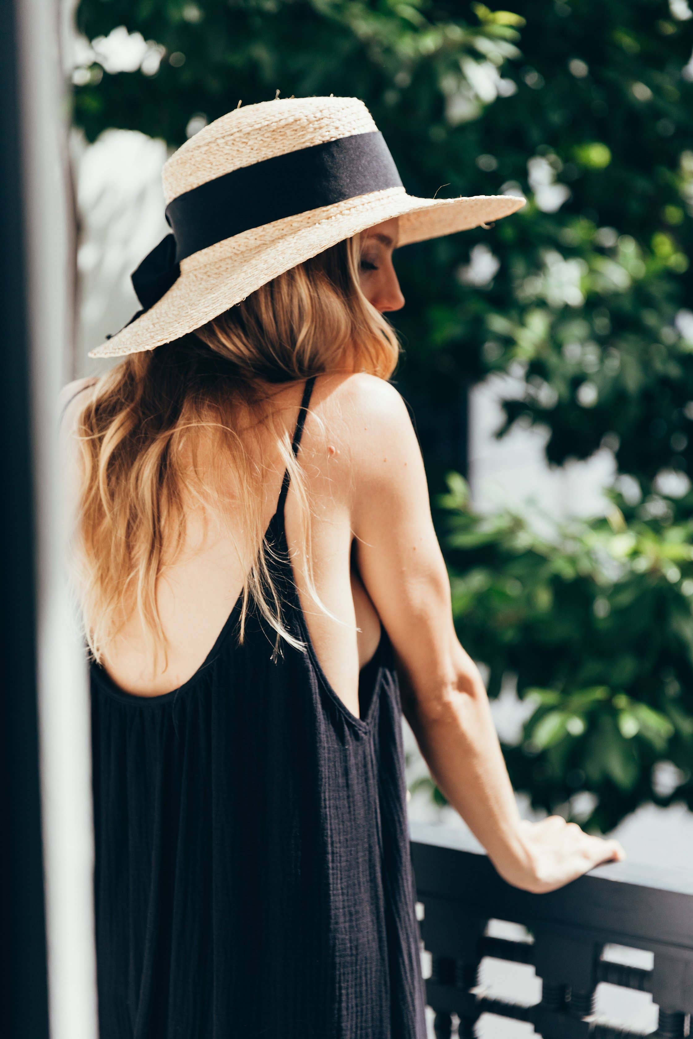 Sukiso - Wholesale Dress - Women's - Violetta Maxi Dress in Black3