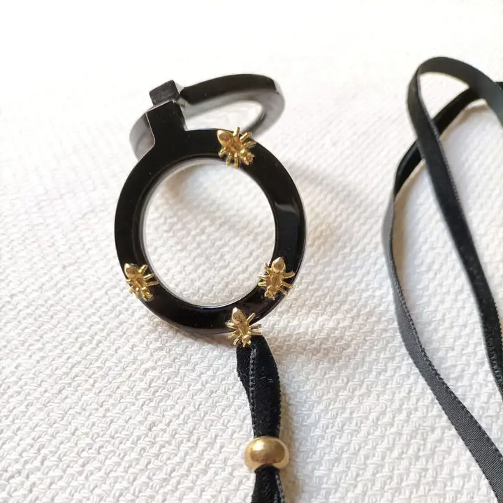 Pendant-Glasses Black Ants for wholesale on Faire8