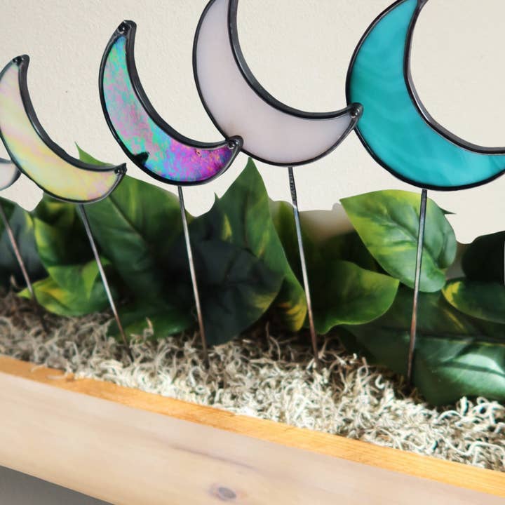 Wild Bloom Glass - Wholesale Garden/Lawn Stake - Half Moon Plant Stake Stained Glass | Plant Accessories4