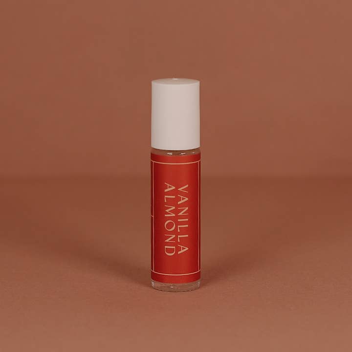 Fragranza Roll On Vaniglia e Mandorla - Collezione Cozy per la vendita all'ingrosso da parte di Aria Rose Bath Co