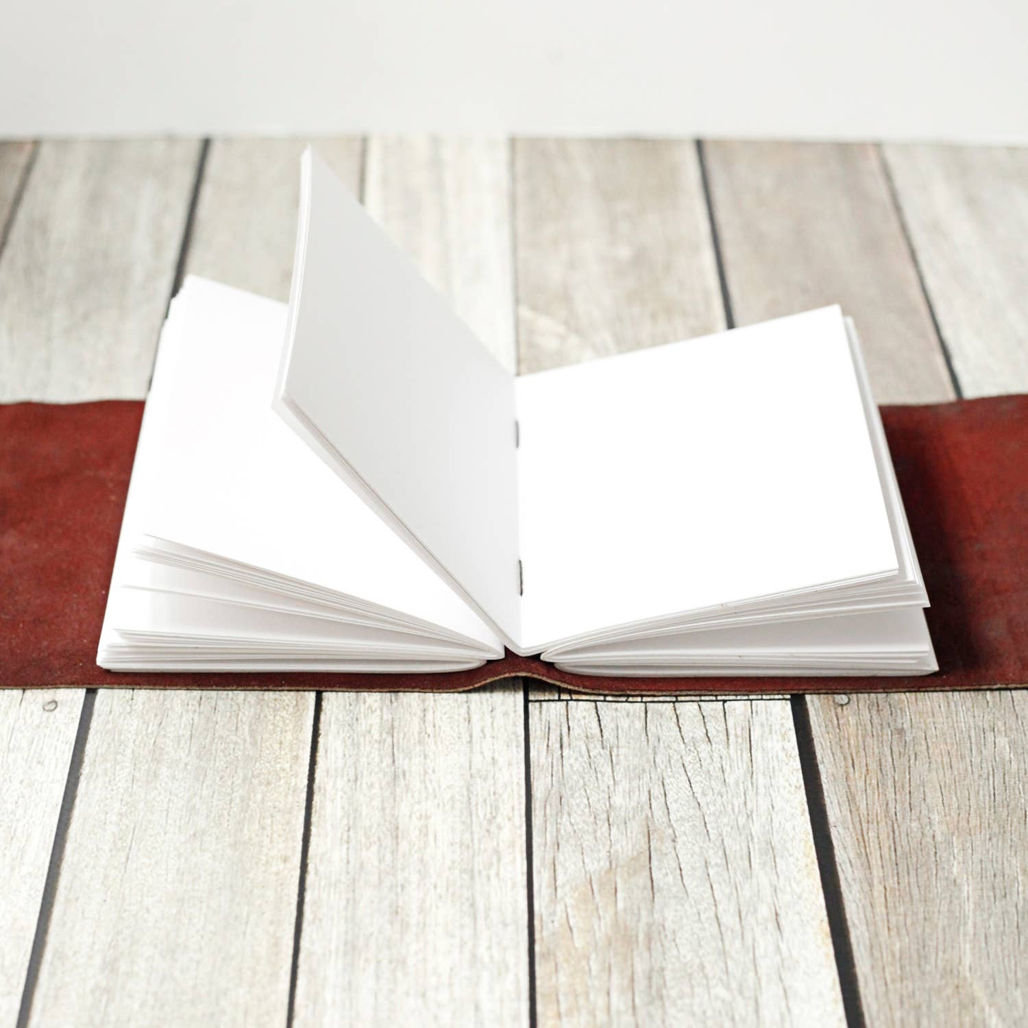 Wayfaring Goods - Vente Journal intime - Journal en cuir avec motif feuille7