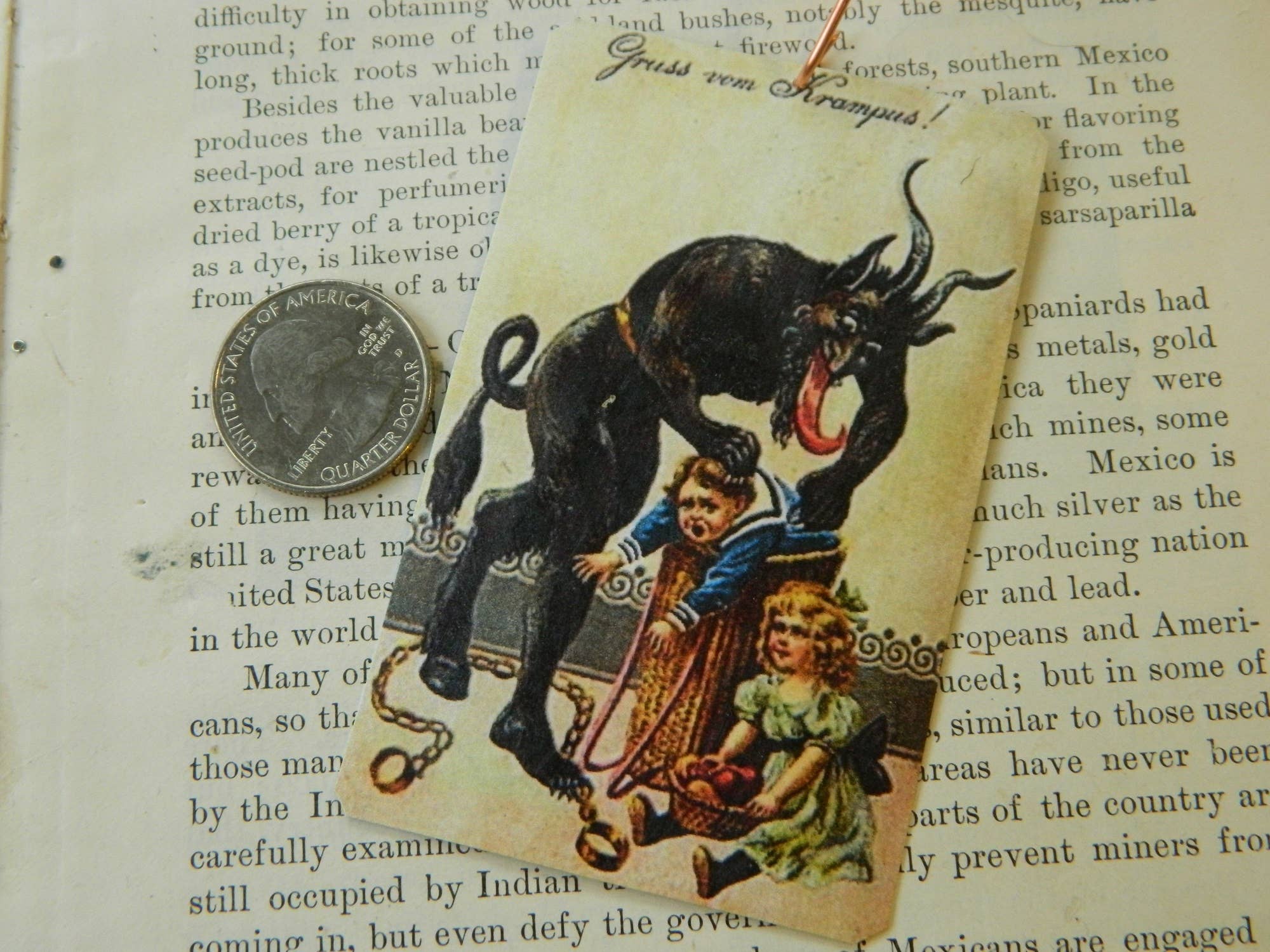 Sarah Wood Studio - Vente Objets de décoration - Ornement Krampus classique Krampus avec enfants dans le panier1