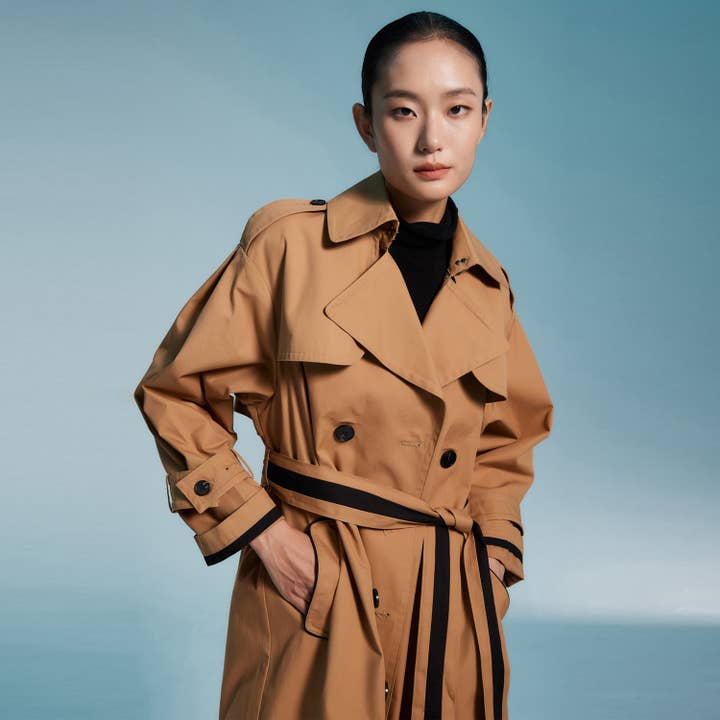 Trench coat with contrasting waistband for wholesale by Smart and Joy