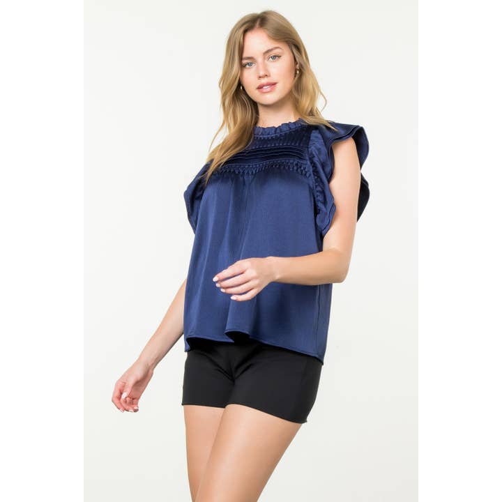 Plissiertes Oberteil mit Smok-Front und Flatterärmeln für den Großhandel von THML