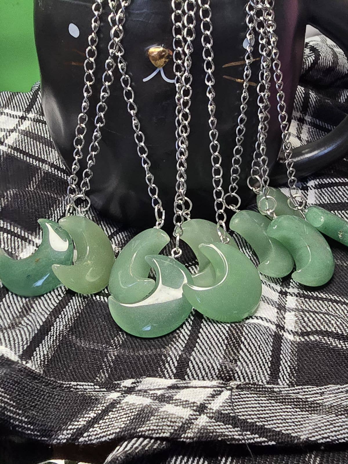 Eclectic Wallflower Boutique - Venta al por mayor Colador/infusor - Infusor de hojas de té sueltas en forma de luna de aventurina verde5