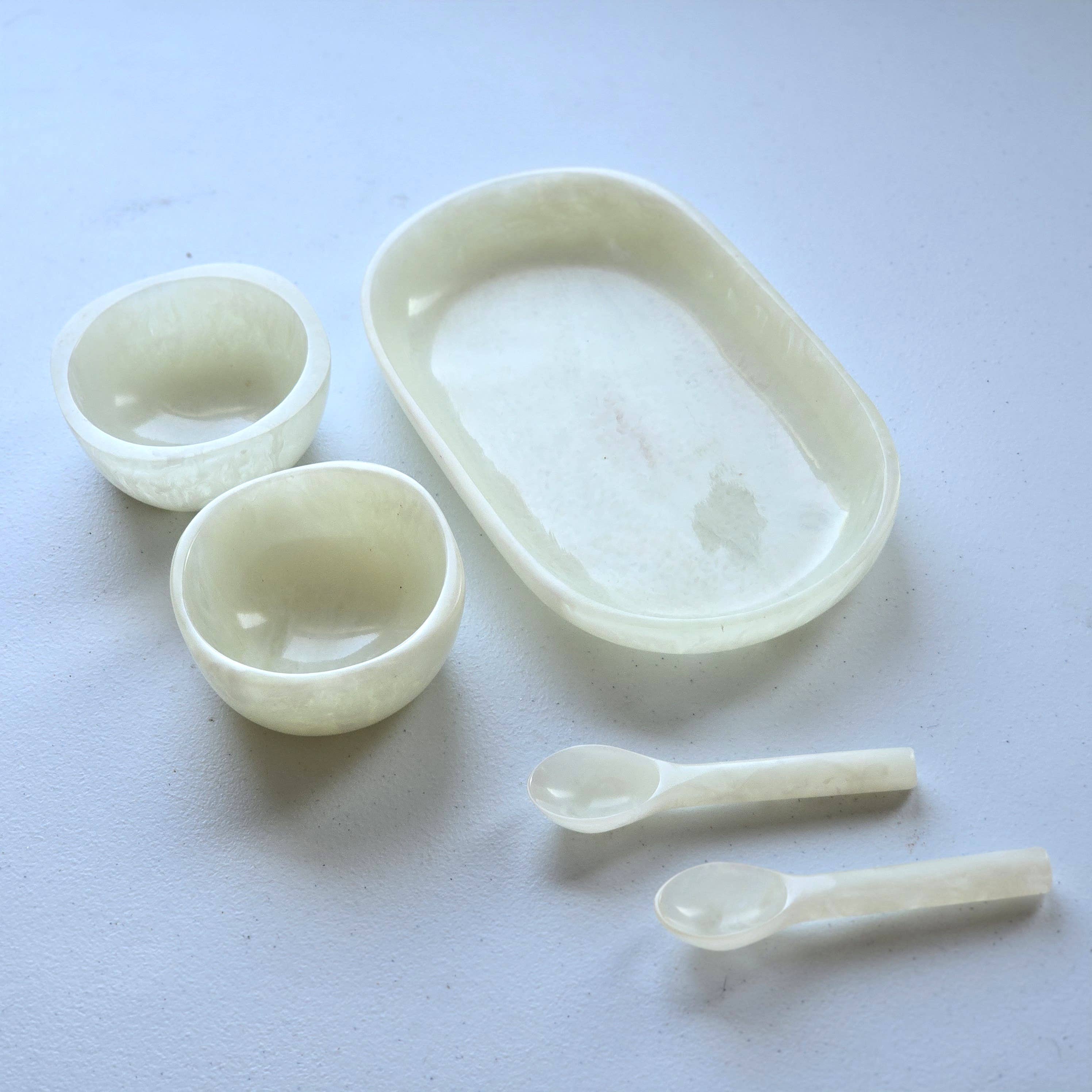 Gibb & Daan – Engroshandel Serveringsbakke – Lille serveringsbakke med 2 skåle og skeer - Håndhældt harpiks57