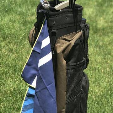 Clutch Towels - Wholesale Sporting Accessories - Golf Towels W Grommet & Carabiner, Navy Flags & Stripes